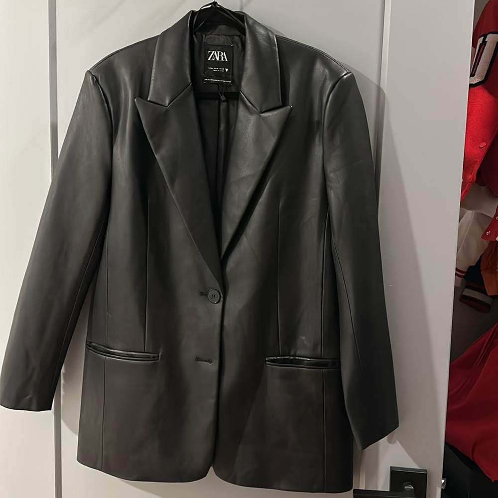 Zara new never worn faux leather blazer size medium